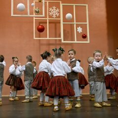 Aizvadīta sirsnīga Ziemassvētku eglīte