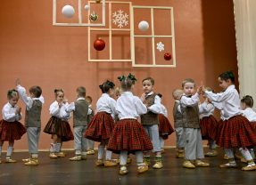 Aizvadīta sirsnīga Ziemassvētku eglīte