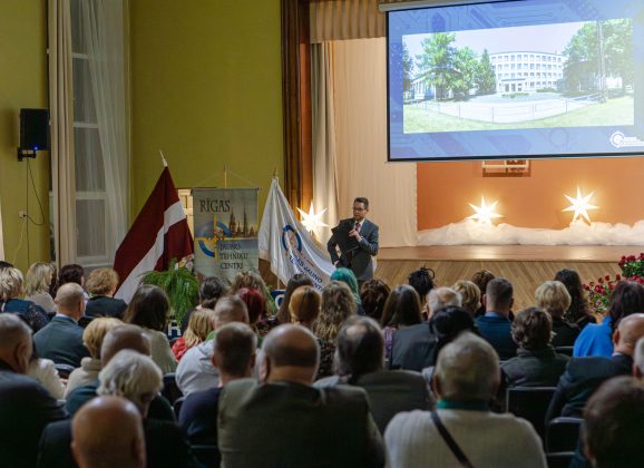 Rīgas Jauno tehniķu centrs svin savus 75 – godināti darbinieki un stiprināta nākotnes redzējuma nozīme