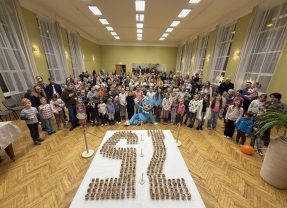 75 kūkas un 1 svecīte :)