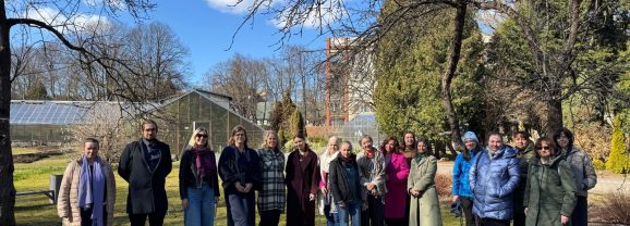 Pedagogi iepazīst pilsētvidi no jauna – caur ķērpju prizmu